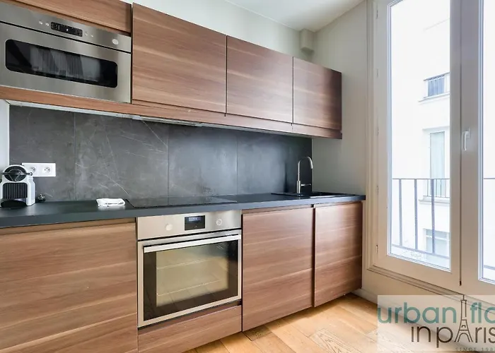 Urban Flat 70 - Authentic 3bdr Parisian Flat *