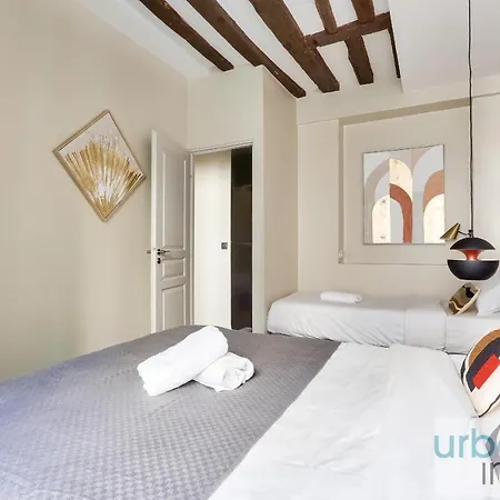 Urban Flat 70 - Authentic 3bdr Parisian Flat Lägenhet *