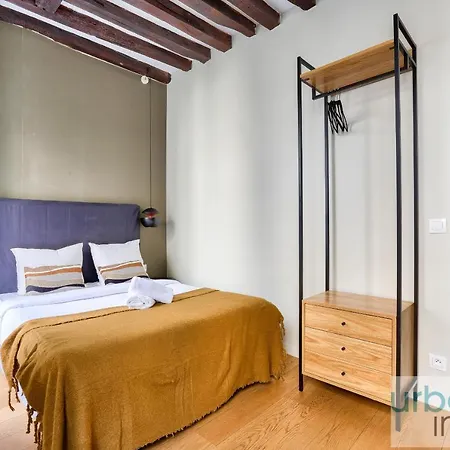 Urban Flat 70 - Authentic 3bdr Parisian Flat Lägenhet