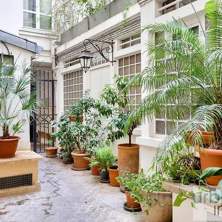Apartment Urban Flat 70 - Authentic 3bdr Parisian Flat