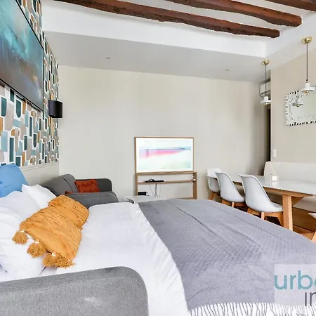 Urban Flat 70 - Authentic 3bdr Parisian Flat * 巴黎