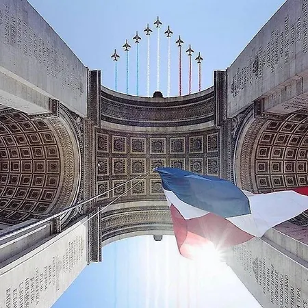 Urban Flat 70 - Authentic 3bdr Parisian Flat * 巴黎