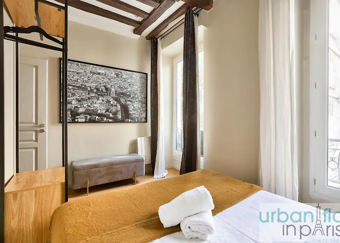 Urban Flat 70 - Authentic 3bdr Parisian Flat 아파트